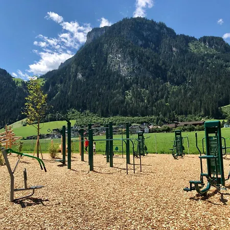 Mayrhofen Apartments Апартаменты *